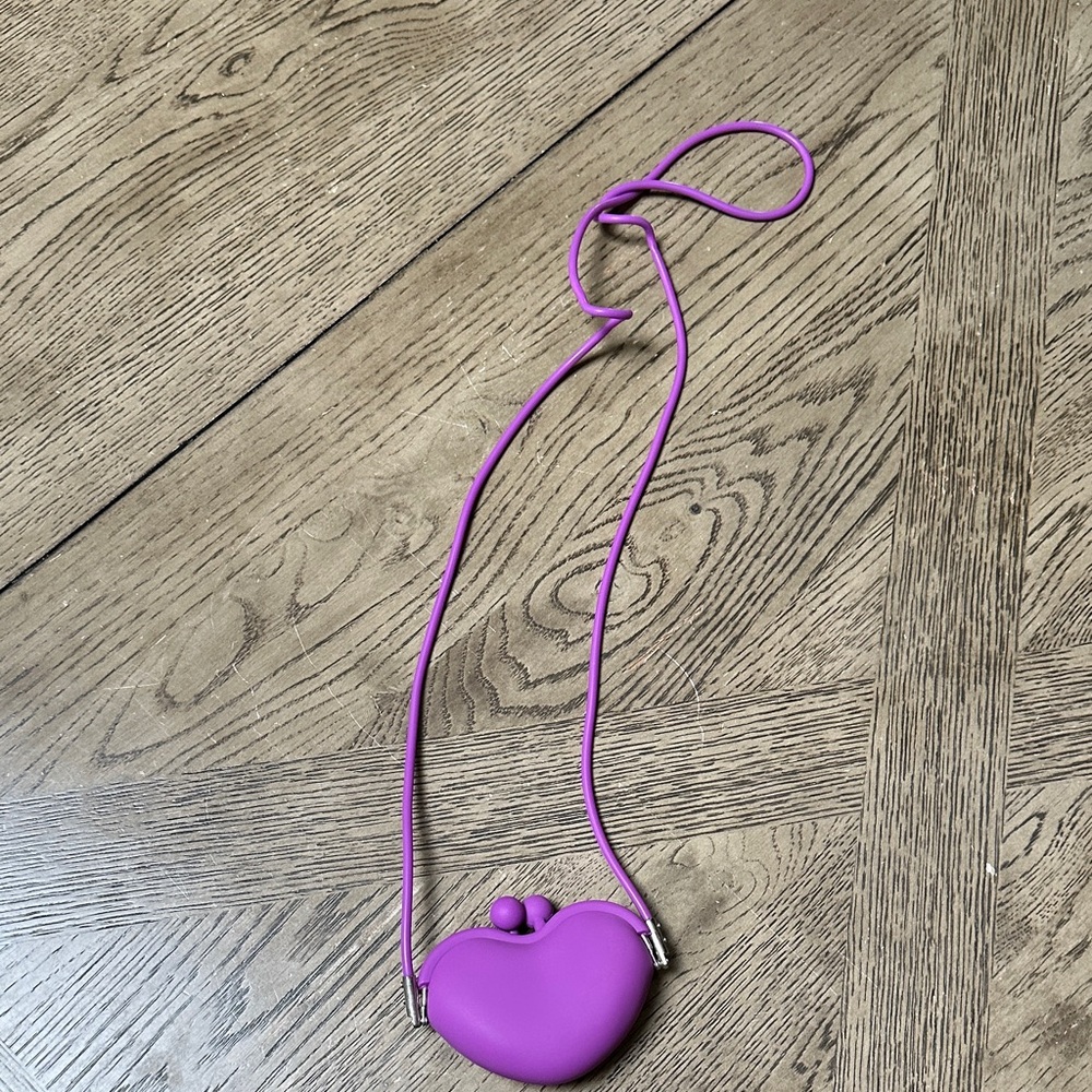 Purple rubber Heart-Shaped Crossbody Bag
